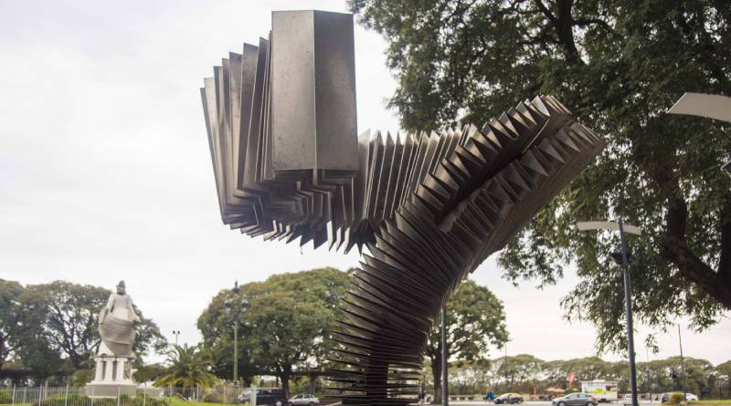 En este momento estás viendo El Virulazo: el monumento que honra al tango, se emplaza cerca del Río de la Plata