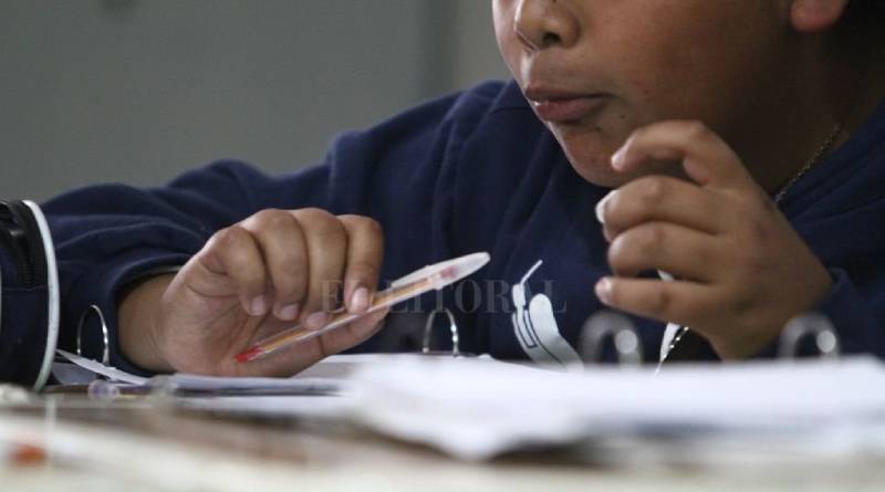 En este momento estás viendo Covid 19: Un juez resolvió garantizar educación a distancia en barrios vulnerables y la ciudad lo recusó