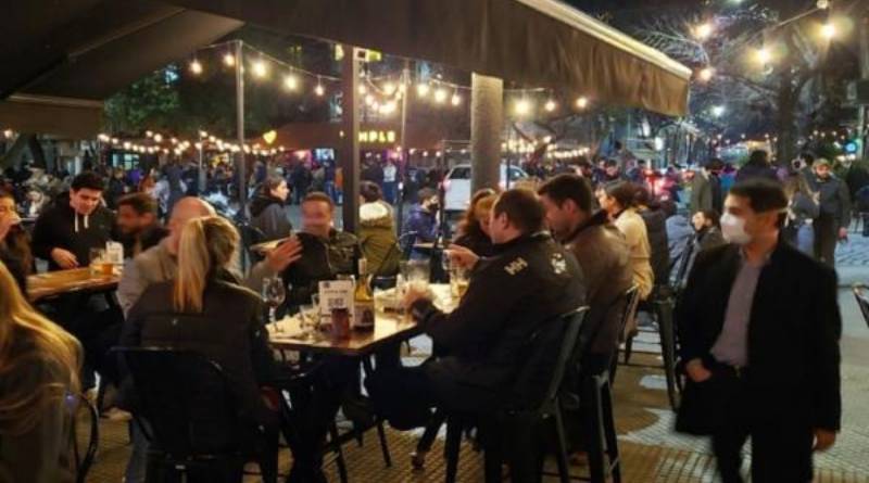 En este momento estás viendo La Ciudad y la SATI se pronunciaron en contra de las aglomeraciones en los bares porteños