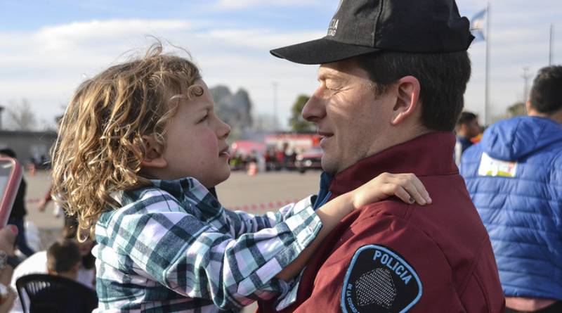 Un policía de la Ciudad le salvó la vida a un niño de tres años en el barrio de Barracas