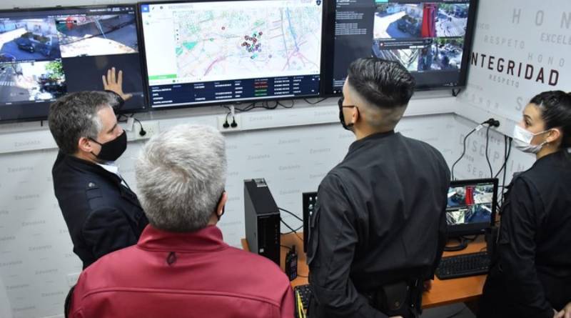 En este momento estás viendo La Policía Porteña inauguró un Centro de Video Vigilancia en el Barrio Zavaleta
