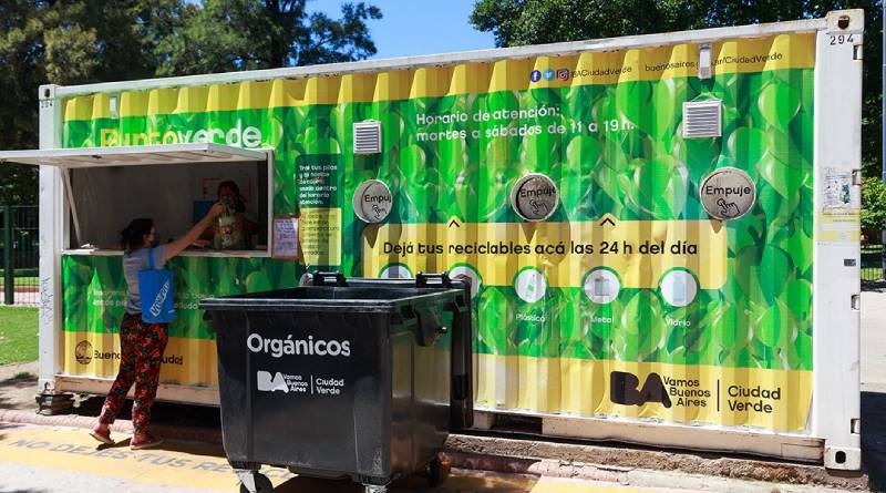 En este momento estás viendo Reciben sachets de leche y paquetes de snacks vacios para reciclaje