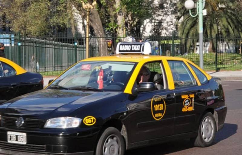 En este momento estás viendo Viajar en taxi en la Ciudad será un 30% más caro