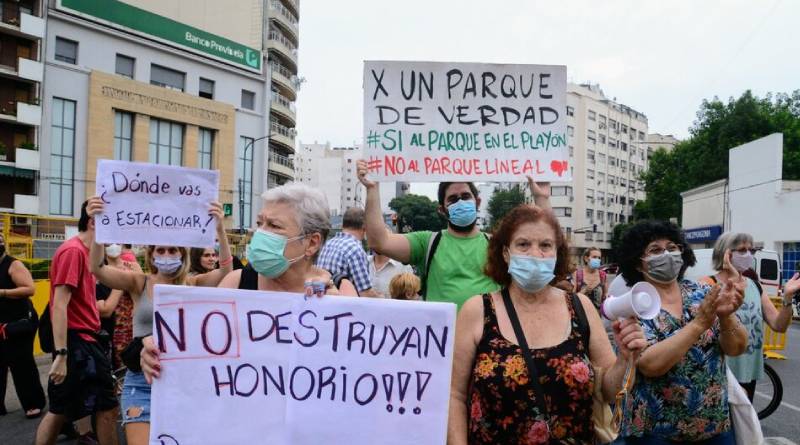 En este momento estás viendo Comuna 6: Marchan en rechazo al Parque Lineal de Honorio Pueyrredón