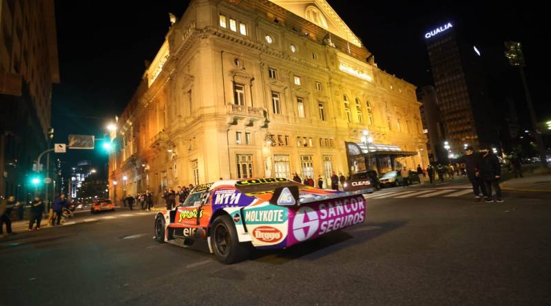 En este momento estás viendo El turismo carretera celebra sus 85 años en el centro de la Ciudad