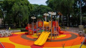 Lee más sobre el artículo Se inauguró un nuevo patio de juegos en la Plaza Benito Nazar
