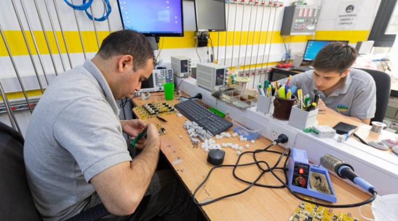 En este momento estás viendo La Ciudad colabora con Desitec, la empresa de soluciones tecnológicas que promueve la sustentabilidad