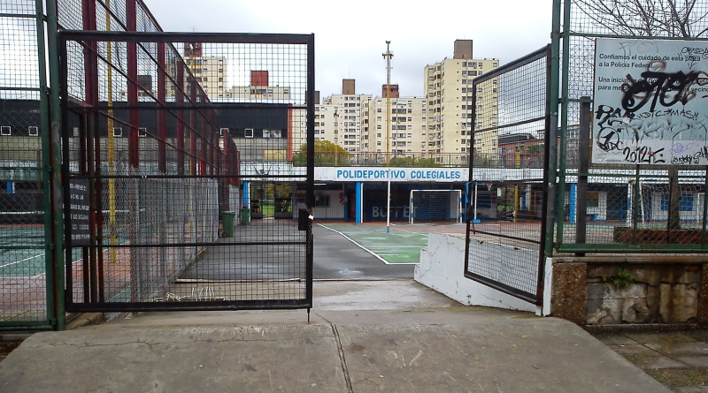 En este momento estás viendo Vecinos de Colegiales comenzaron una campaña para detener el cierre del polideportivo