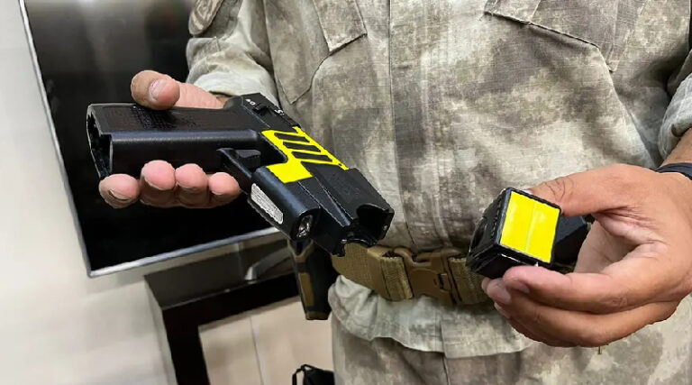 Lee más sobre el artículo El Gobierno de la Ciudad anunció el arribo de las pistolas Taser al distrito porteño