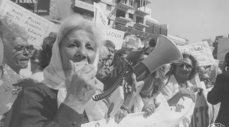 En este momento estás viendo Estudiantes de distintas provincias ganaron el desafío para digitalizar el archivo de Abuelas de Plaza de Mayo