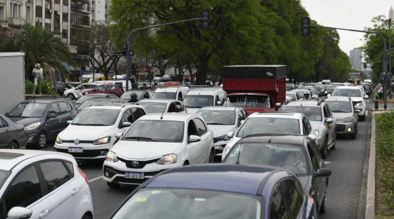 En este momento estás viendo Los cambios en la movilidad: los horarios con mayor circulación de vehículos en autopistas y accesos a la Ciudad