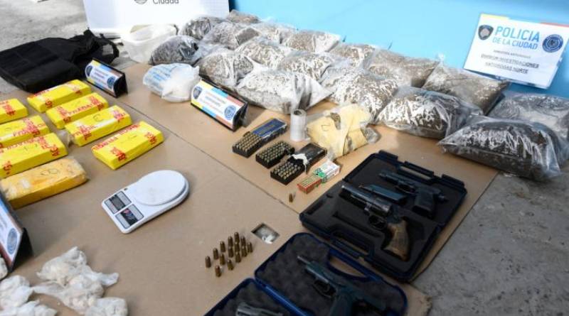 En este momento estás viendo La policía de la Ciudad incautó 26 kilos de droga de una red de narcotraficantes del Barrio 31