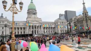 Lee más sobre el artículo Alrededor de 4.000 personas participaron de la cena solidaria de Navidad en plaza Congreso