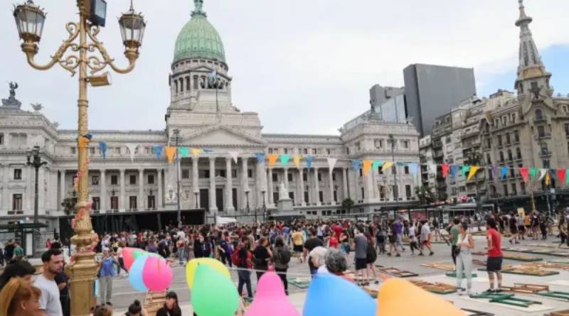 Alrededor de 4.000 personas participaron de la cena solidaria de Navidad en plaza Congreso