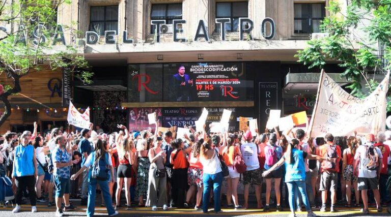 Lee más sobre el artículo Distintas organizaciones del arte y la cultura se manifestaron contra el cierre del Instituto Nacional del Teatro