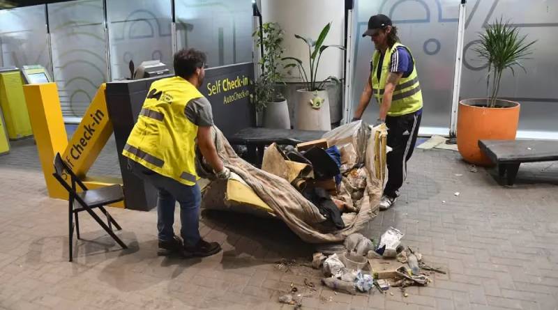 En este momento estás viendo Fueron desalojadas mediante un operativo  19 personas en situación de calle que dormían en el Aeroparque