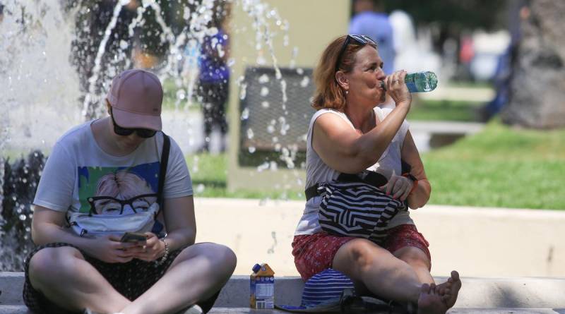 En este momento estás viendo El Ministerio de Salud informó que continúa la alerta roja por las altas temperaturas en CABA y 14 provincias más.