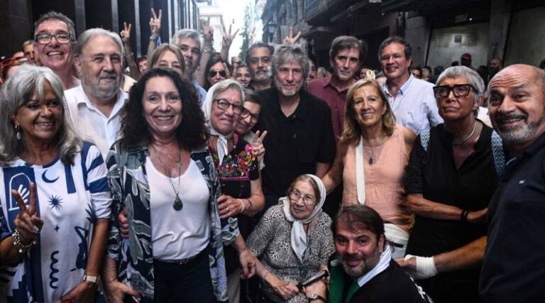 Lee más sobre el artículo Se realizó una clase pública en defensa de la Universidad de las Madres de Plaza de Mayo