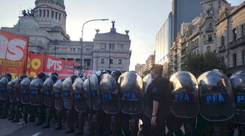 Luego de un pedido del MPD de la Ciudad, revocan la medida que prohibía acercarse al Congreso a manifestantes detenidos