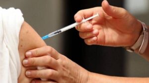 Lee más sobre el artículo Inicia en la Ciudad la vacunación contra el dengue para personas de 35 a 39 años