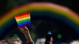 Lee más sobre el artículo Adolescentes trans demandan poder continuar sus terapias hormonales tras el decreto de Milei