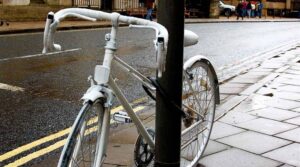 Lee más sobre el artículo Colocarán una bicicleta blanca en Palermo