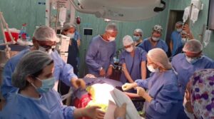Lee más sobre el artículo Se llevó a cabo con éxito por primera vez una innovadora cirugía fetal en la Ciudad