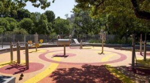 Lee más sobre el artículo Un nuevo diseño para las postas aeróbicas en la Plaza Inmigrantes de Armenia